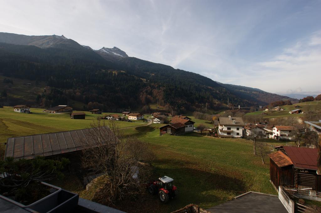 Gotschnablick Appartement Klosters Kamer foto