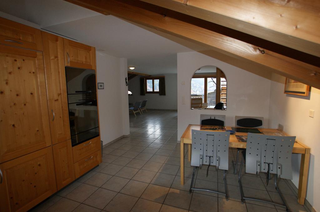 Gotschnablick Appartement Klosters Kamer foto
