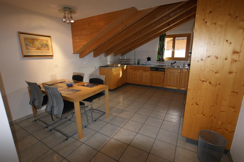 Gotschnablick Appartement Klosters Kamer foto